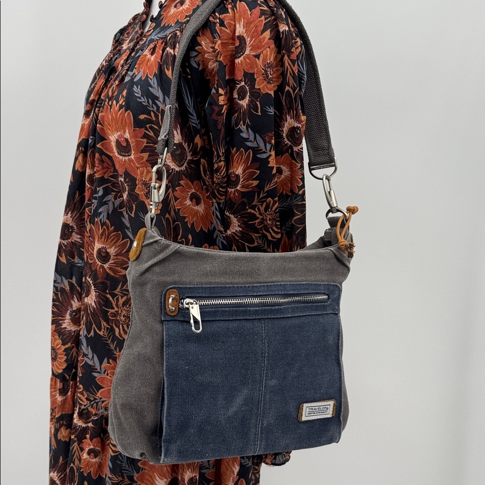 Travelon heritage grey canvas, antitheft, RFID shoulder/crossbody bag w/ pocket